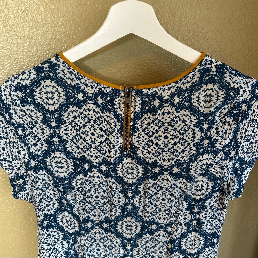 Patterned Flowy Dress - Picture 6 of 8